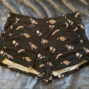 Express pull on shorts size L